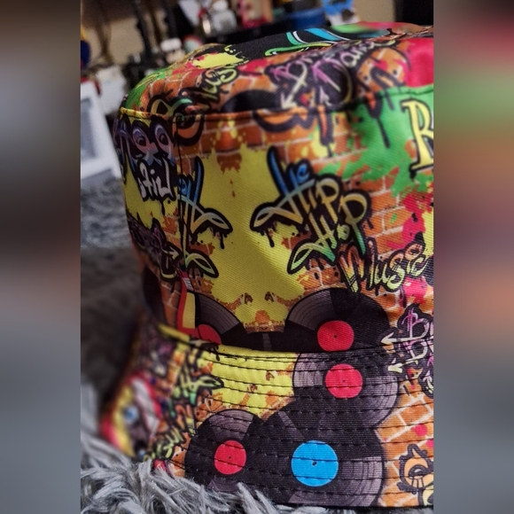 NWT - Choose Retro Graffiti Style 80s/90s Reversible Bucket Hat/ Unisex - Picture 13 of 17